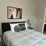 Trendy, Upscale Apartment!