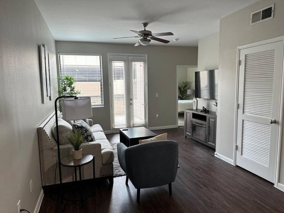Trendy, Upscale Apartment! * Houston