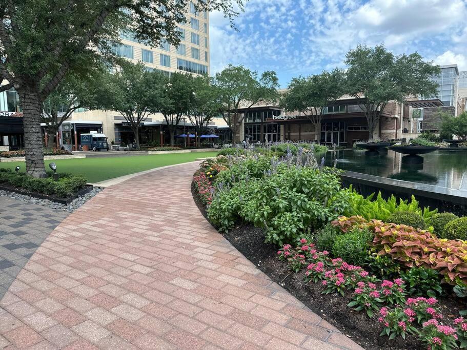 Trendy, Upscale Apartment! * Houston