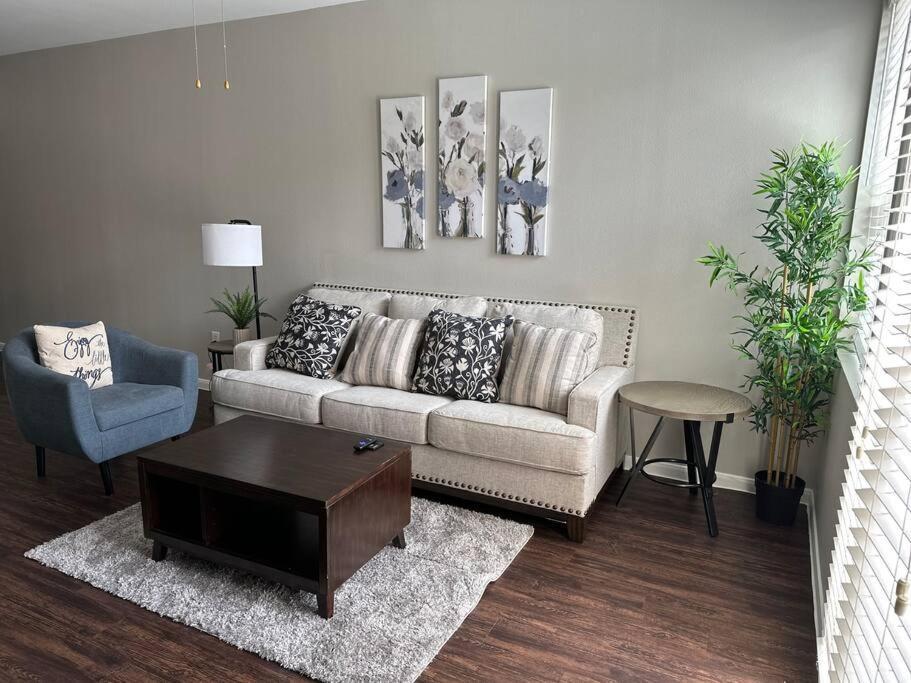 Trendy, Upscale Apartment! Apartment *