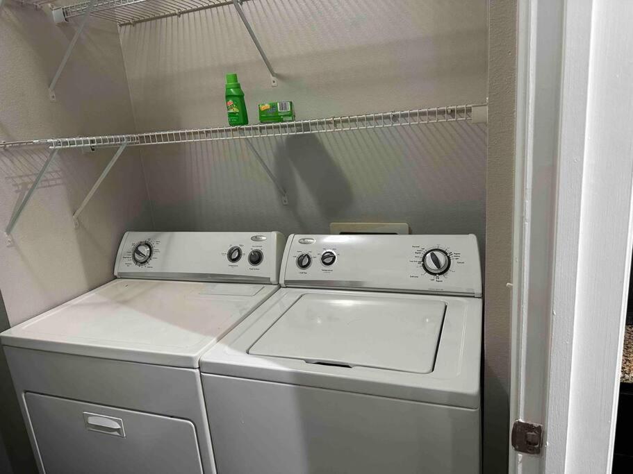 Trendy, Upscale Apartment! Houston