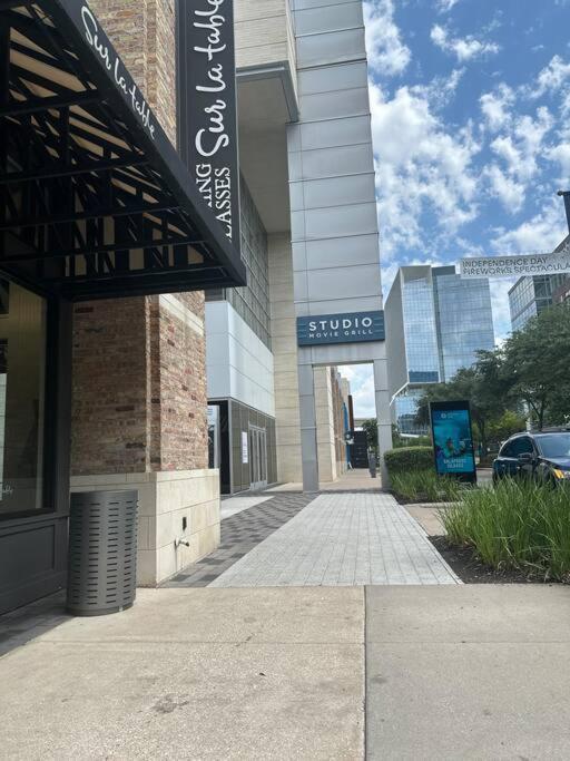 Trendy, Upscale Apartment! * Houston