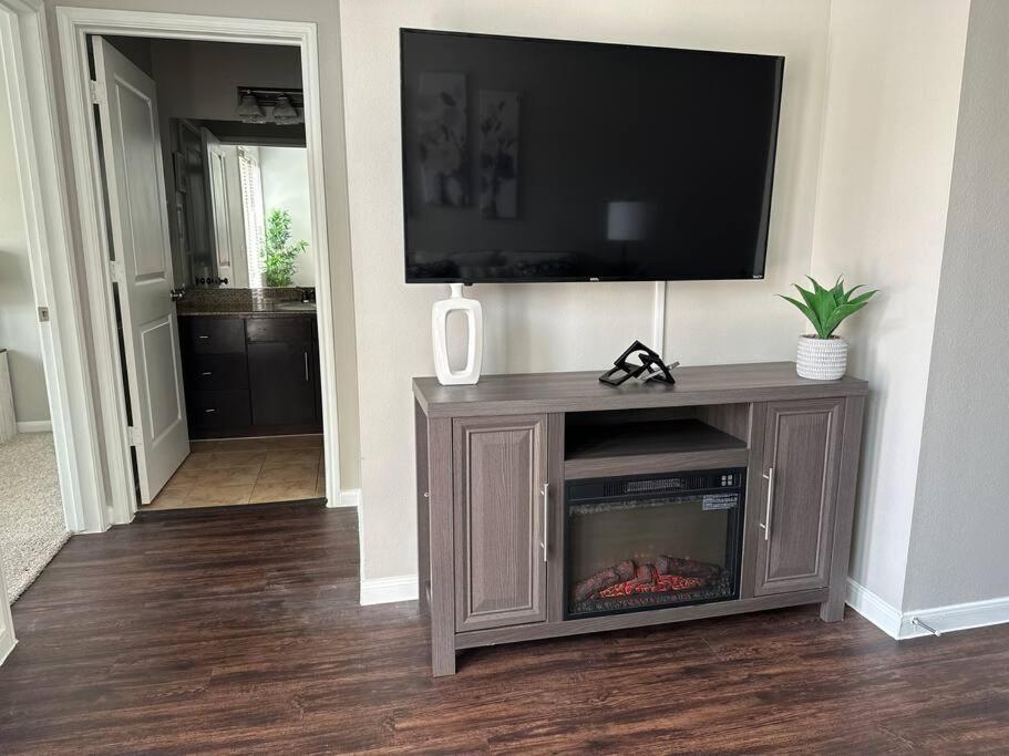 Apartment Trendy, Upscale Apartment! *