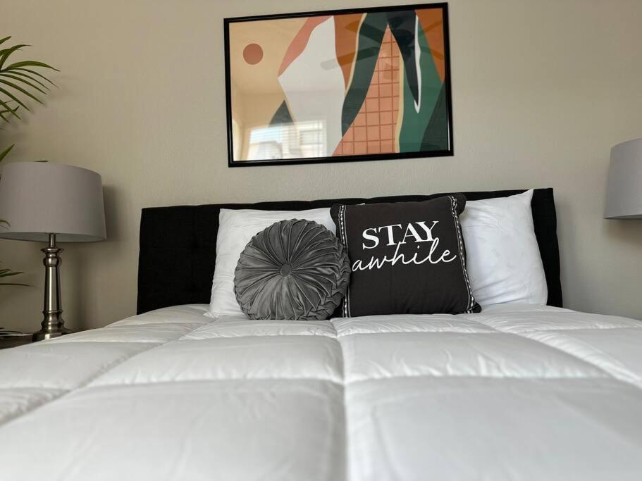 Trendy, Upscale Apartment! *