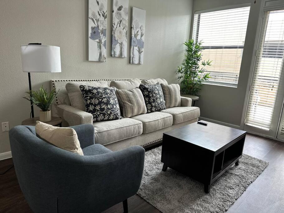Apartment Trendy, Upscale Apartment! *
